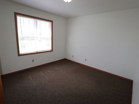 4th image of 2318 Valley Rd