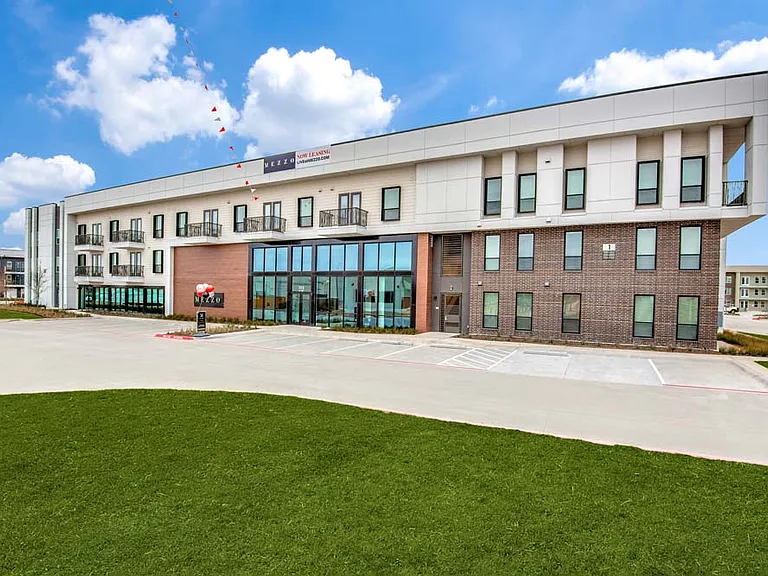 Mezzo Apartments — Photo 42