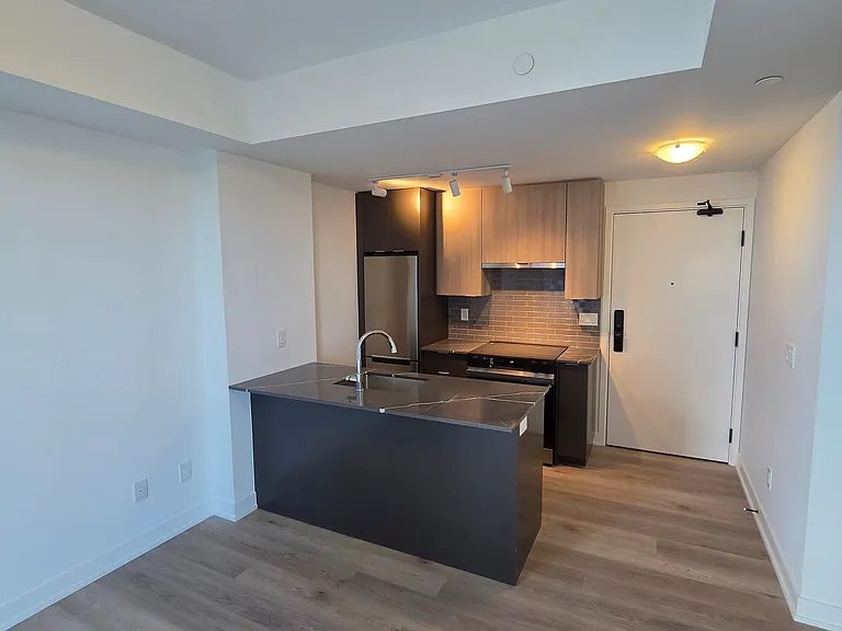 2075 Lakeshore Rd #1903 — Photo 3