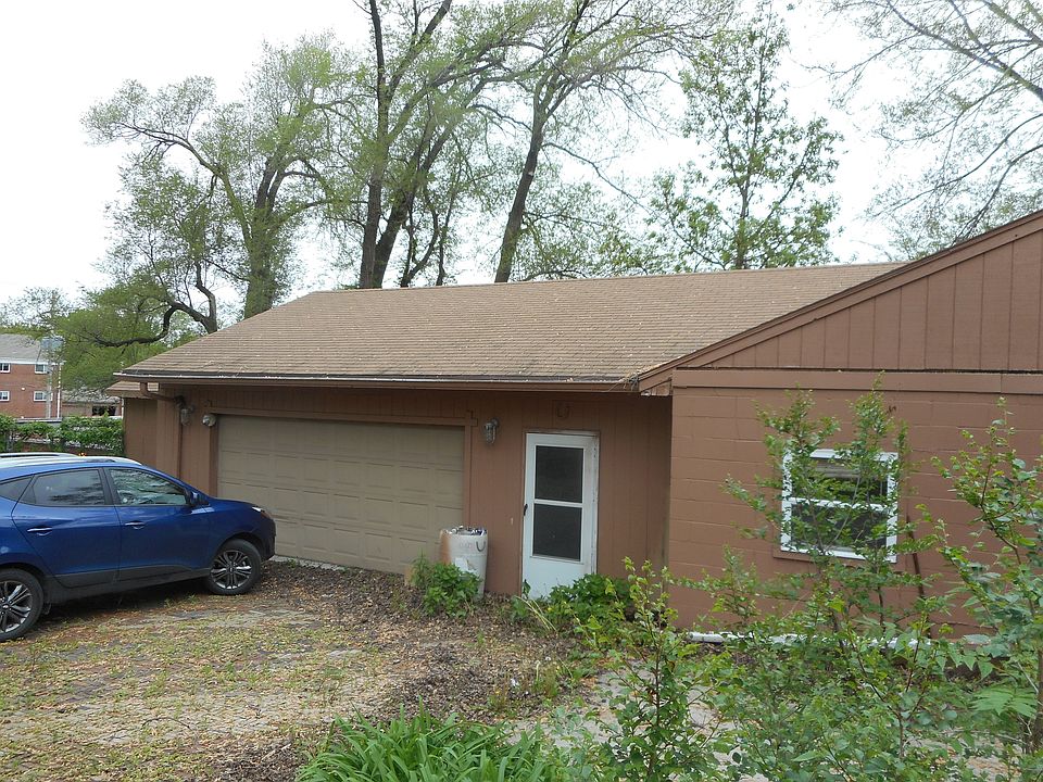 2nd image of 7313 Maple St