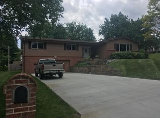 12519 Pierce St, Omaha, NE 68144