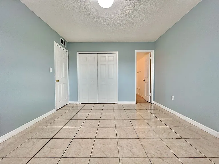 865 Sky Lake Cir #D — Photo 10