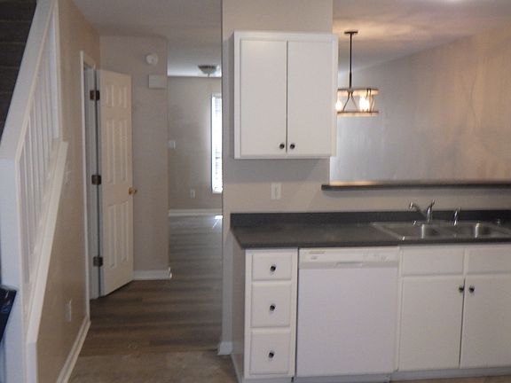4th image of 35 Cheltenham Dr