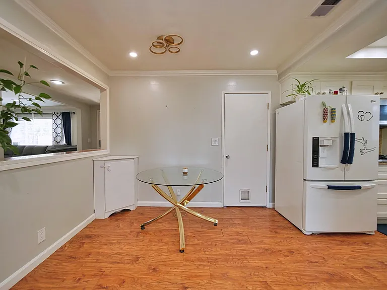 1655 Crater Lake Ave — Photo 12