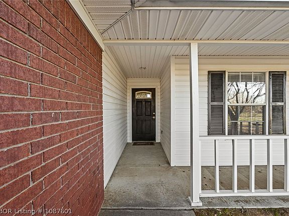 4th image of 2108 N River Rd