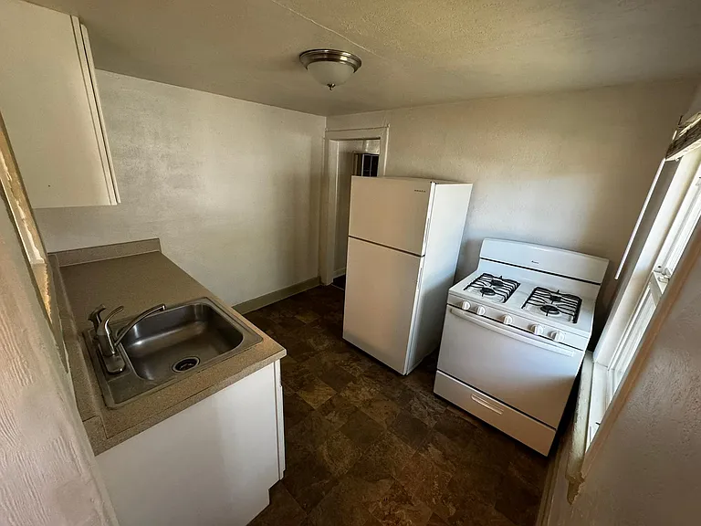 212 E Pine St #2 — Photo 2