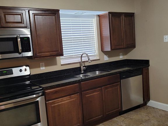 3rd image of 71 Carran Dr