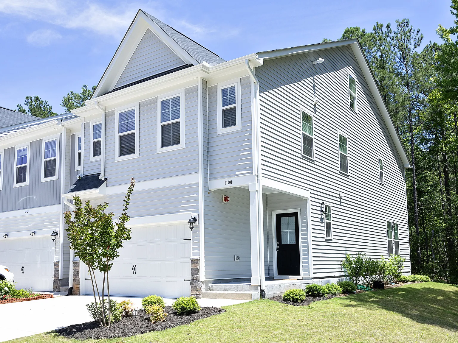 4 bed, 3.5 bath, 2416 sqft, $2,500 — Photo 1