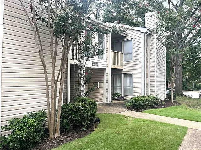 2 bed, 2.0 bath, 816 sqft, $1,249 — Photo 2