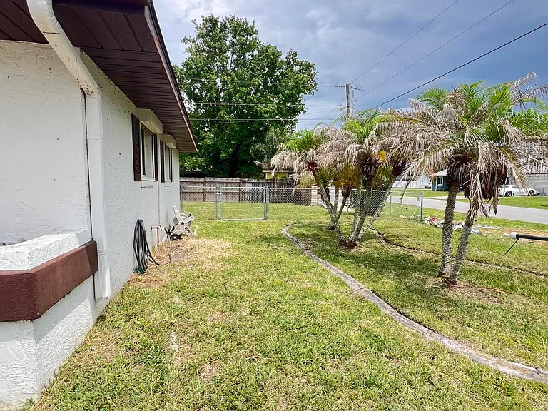 6485 Manila Dr — Photo 21
