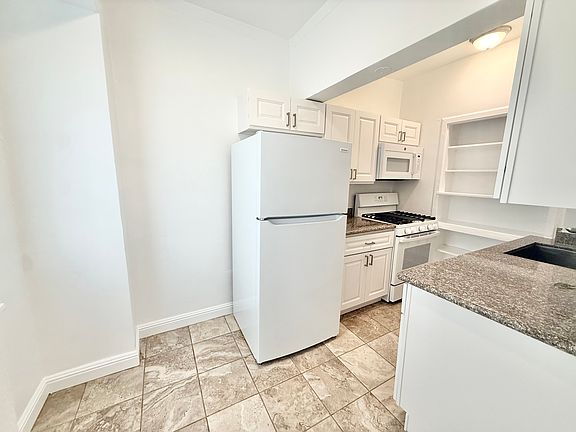 3rd image of 925 Sutter St APT 105