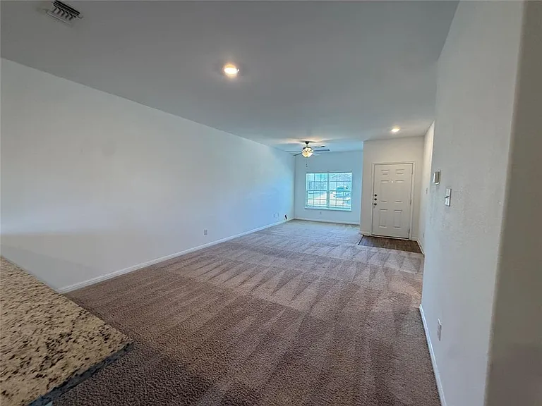 140 Maywood Ln — Photo 5
