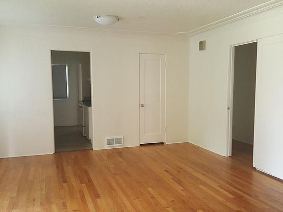 2nd image of 830 Woodford St