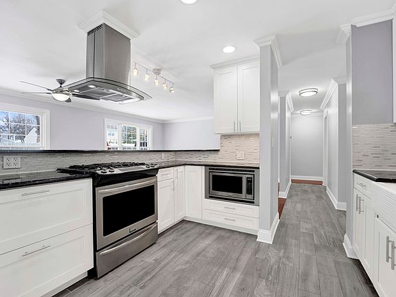 5th image of 332 S River Rd