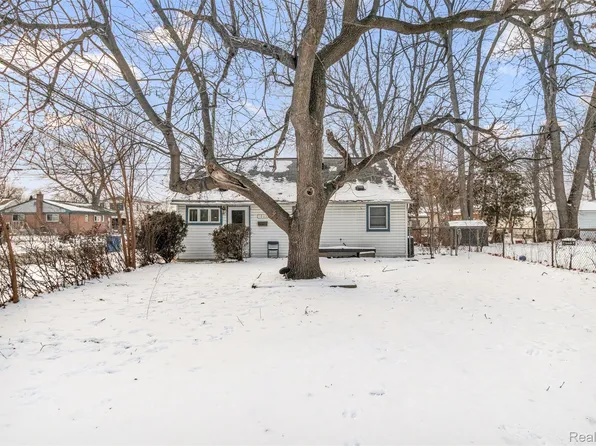 5903 N Silvery Ln, Dearborn Heights, MI 48127