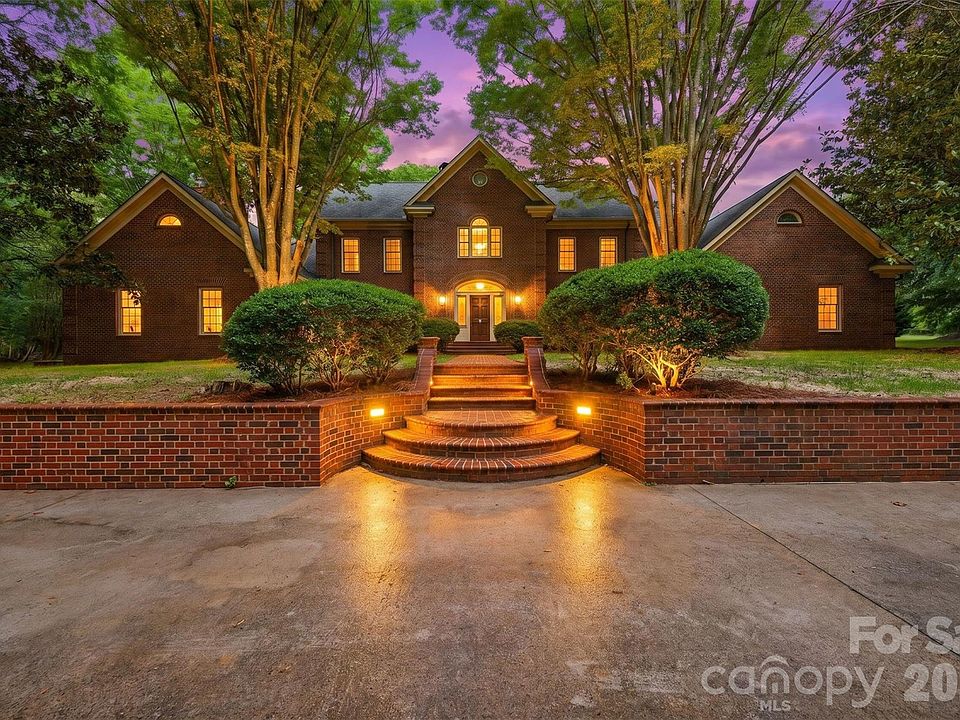 1st image of 298 Shadowbrooke Ln