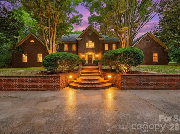 298 Shadowbrooke Ln, Mooresville, NC 28117