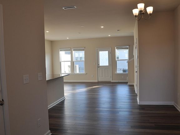 4th image of 611 Bucknell Way
