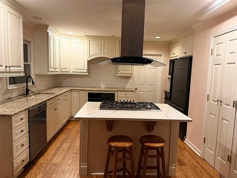 4010 Mansion Dr — Photo 9