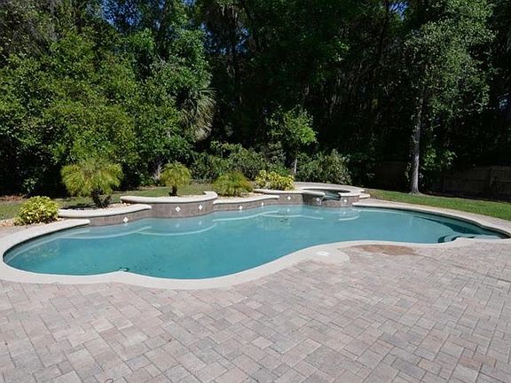 2nd image of 302 E Greentree Ln