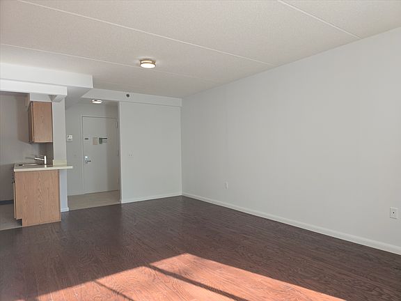 4th image of 210 E 118th St APT 201