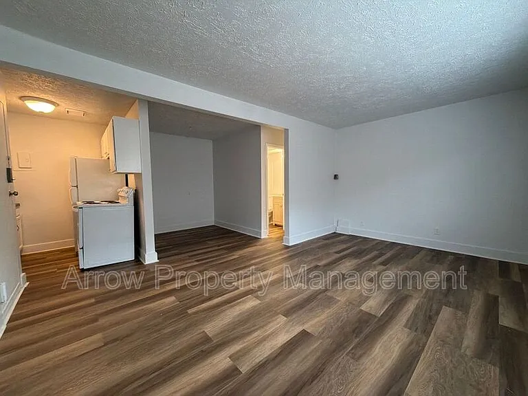 1215 E St #4 — Photo 3