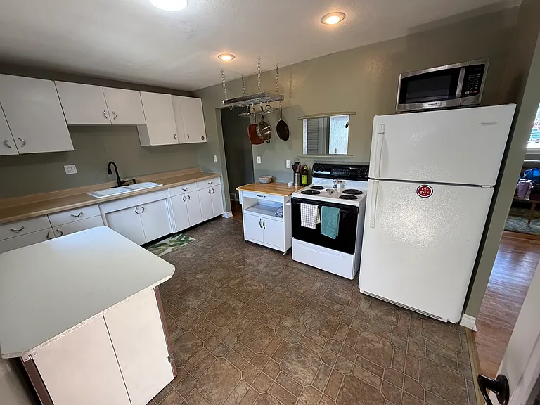28 Oak St — Photo 17