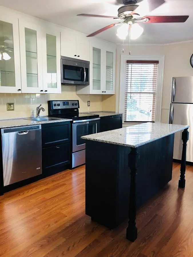 3 bed, 1600 sqft, $2,300 — Photo 3