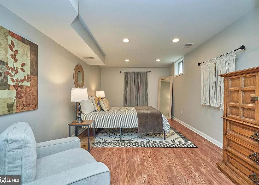 1 bed, 950 sqft, $1,900 — Photo 2