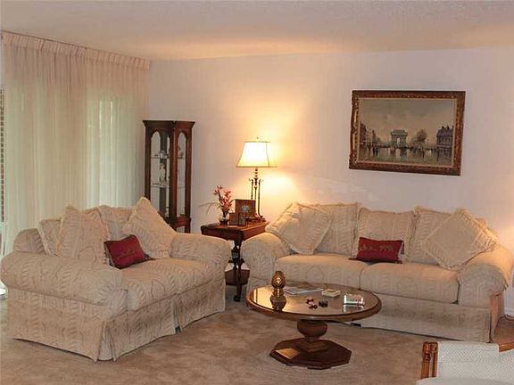 3rd image of 103 W Park Shores Cir APT 11W