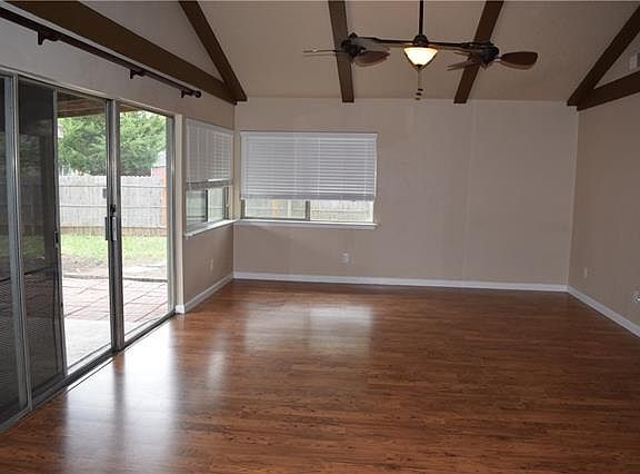 3rd image of 108 Bowling Green Cir