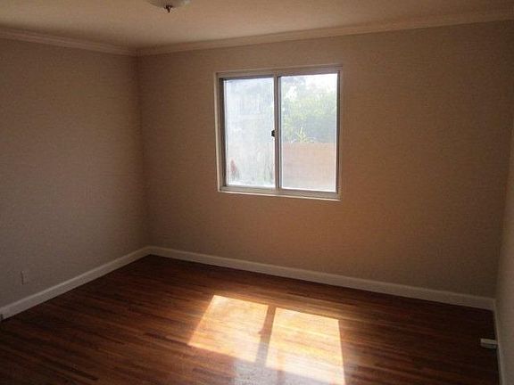 3rd image of 1873 E Westinghouse St