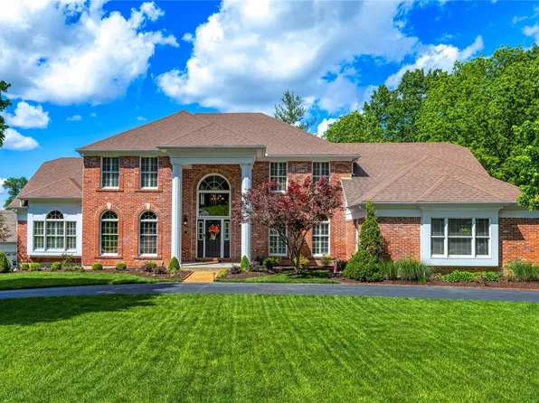 17605 Burnham Ct, Chesterfield, MO 63005