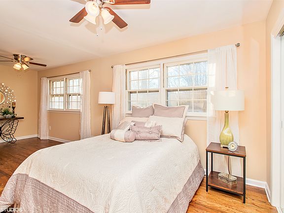 4th image of 1605 Melville St