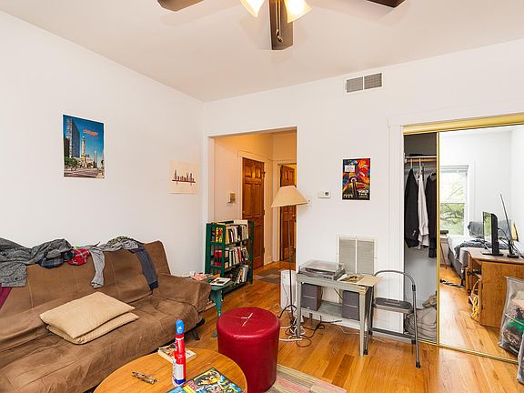 2nd image of 1634 W Montrose Ave