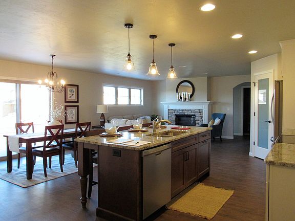 5th image of 2133 Royal Crest Cir #21