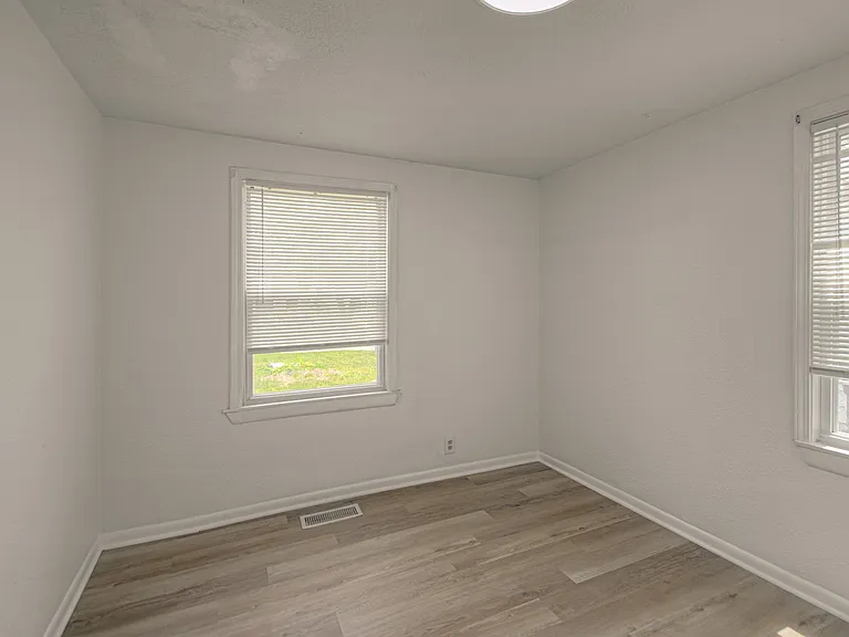 7800 Jefferson St — Photo 15