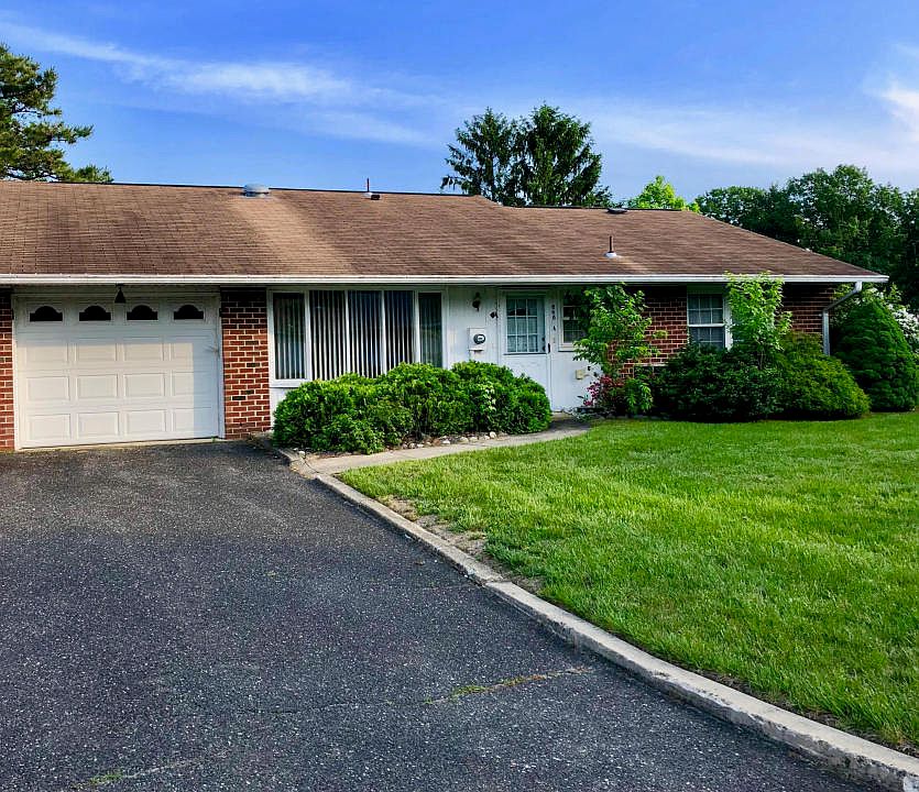 1st image of 848A Thornhill Ct #100A