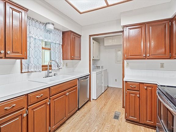 4th image of 17 Dunsford Dr