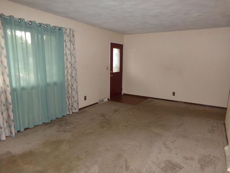 12146 Blue Spruce Dr, Roscoe, IL 61073 Zillow