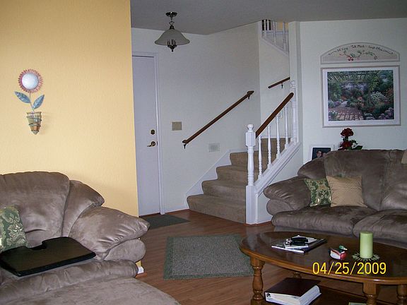 Family rm./entry to upper level