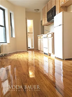 Rented by Voda Bauer Real Estate | media 9