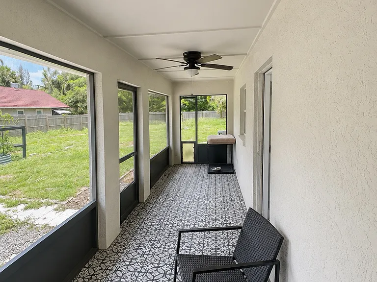 320 W Voorhis Ave — Photo 9