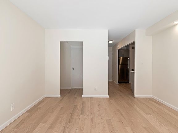 4th image of 130 E 18th St APT 8J