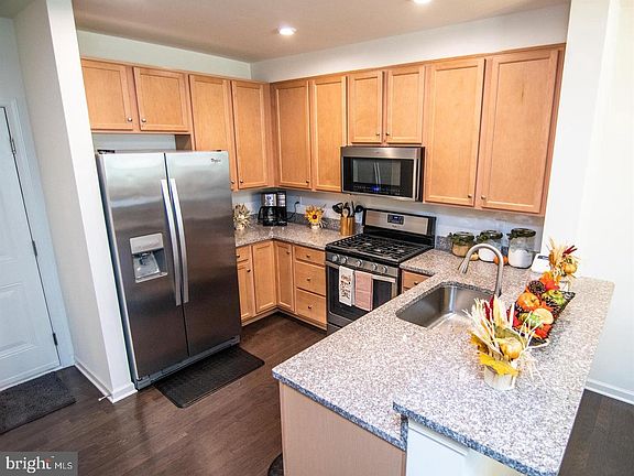 4th image of 14847 Chrysler Ct #32