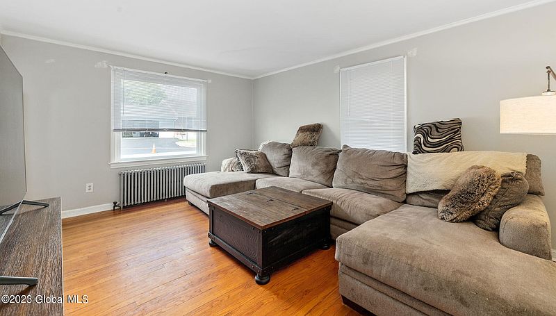4th image of 13 Braintree Street
