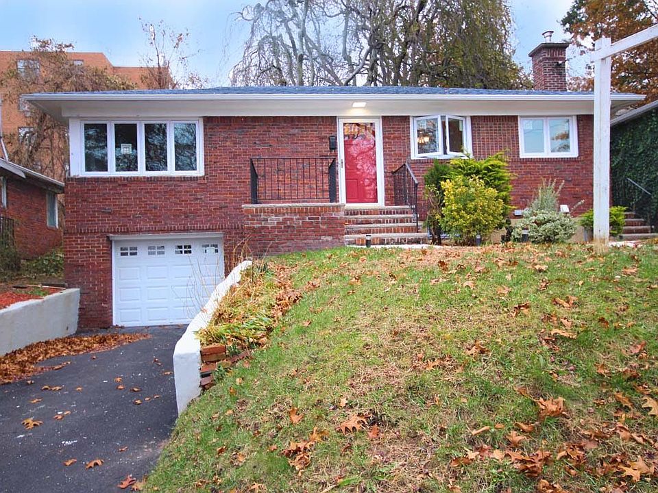 1st image of 31 Clinton Ct