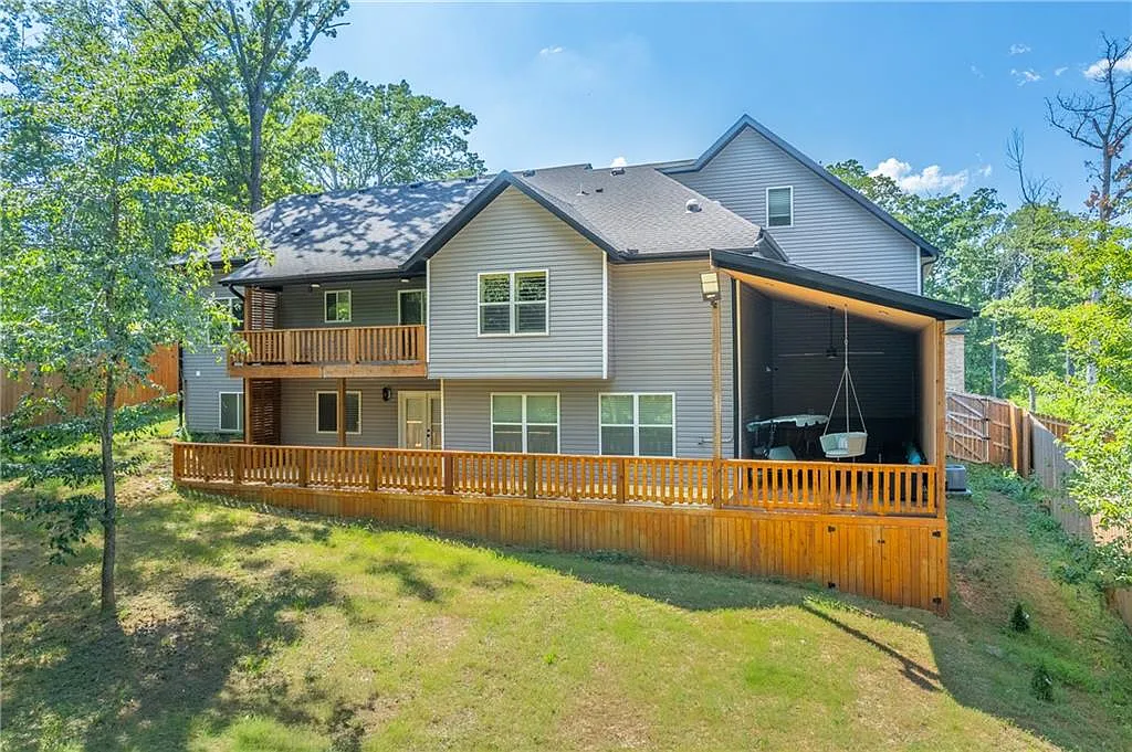 4 bed, 3632 sqft, $3,950 — Photo 2