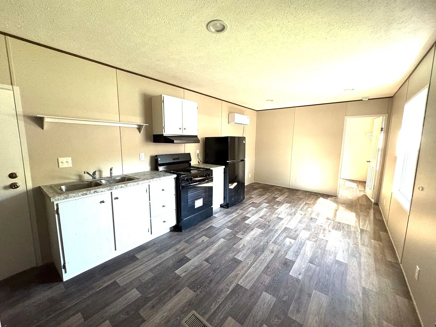Brand new Efficiency 1 BR mobile home with large bonus room — Photo 3