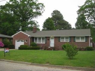 8 Lynn Dr, Newport News, VA 23606